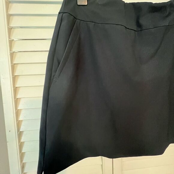 TAIL black skort with pockets - Picture 4 of 8